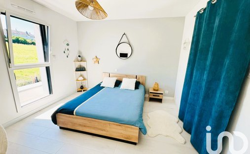 At The Gates Of Vitré Castle Of 12200 M² Land Of More Than 5 Ha