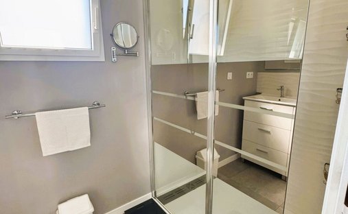 At The Gates Of Vitré Castle Of 12200 M² Land Of More Than 5 Ha