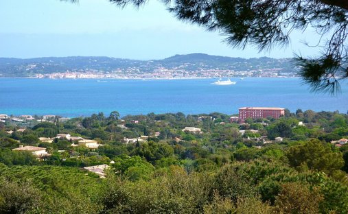 Land in Grimaud, Provence-Alpes-Côte d'Azur, France 1