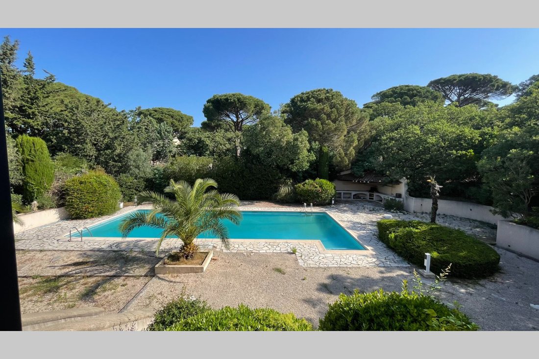 Villa in Les Bouteillers, Sainte-Maxime, France 1 - 16171184
