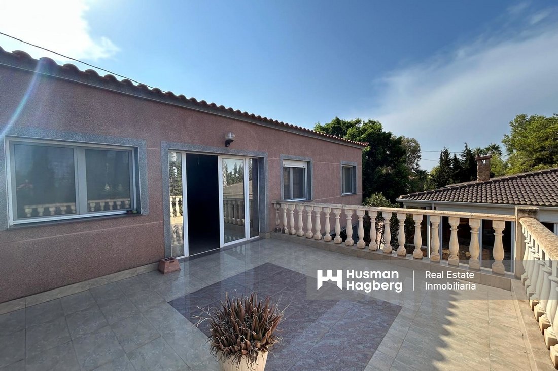 Villa in Elx / Elche, Valencian Community, Spain 1 - 14667337