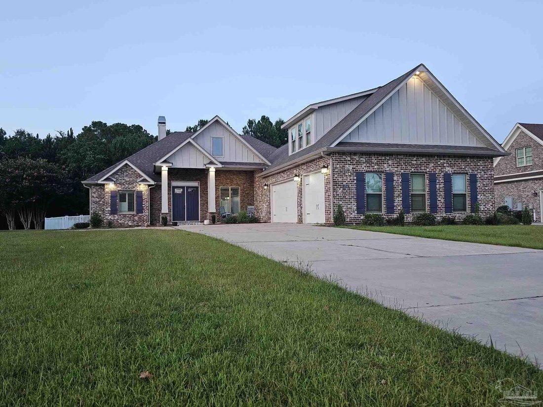 House in Milton, Florida, United States 1 - 15598225