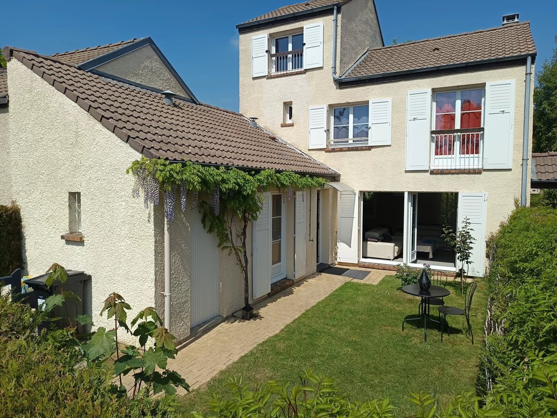 House in Les Garennes, Guyancourt, France 1 - 15594296