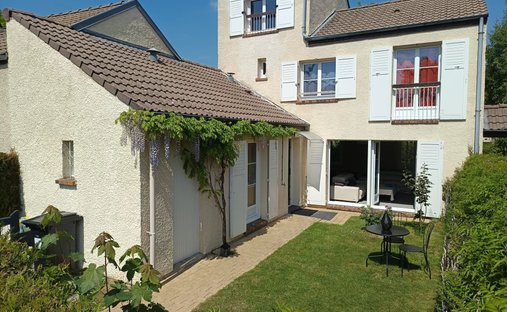 House in Les Garennes, Guyancourt, France 1