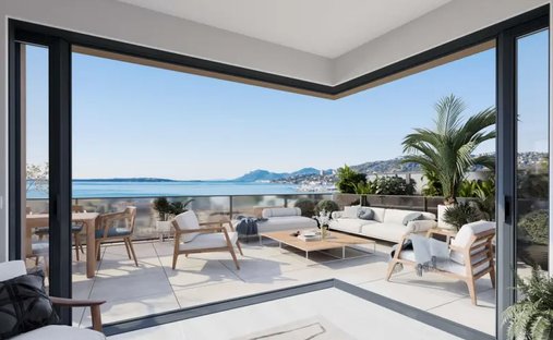 Penthouse in Vieille Ville, Antibes, France 1