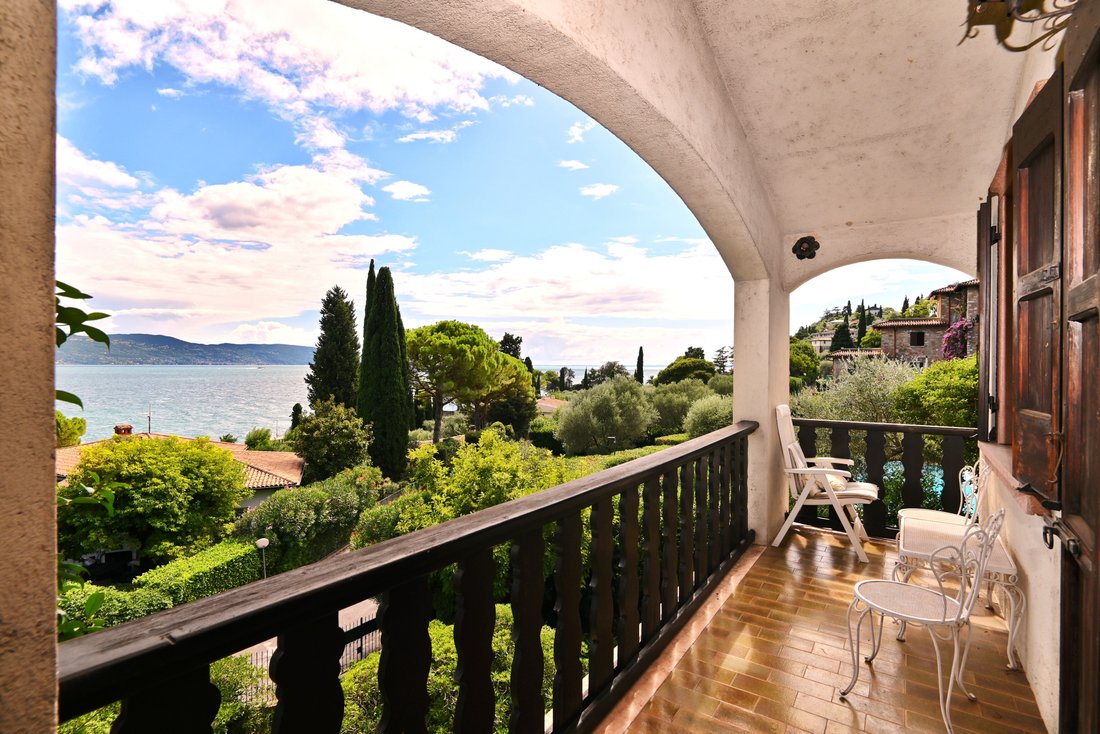 Villa in Gargnano, Lombardy, Italy 3 - 16182473