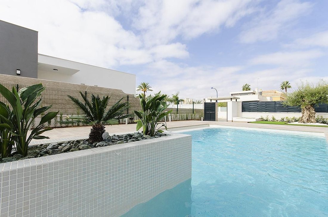 Villa in Dehesa de Campoamor, Orihuela, Valencian Community 2 - 16180162