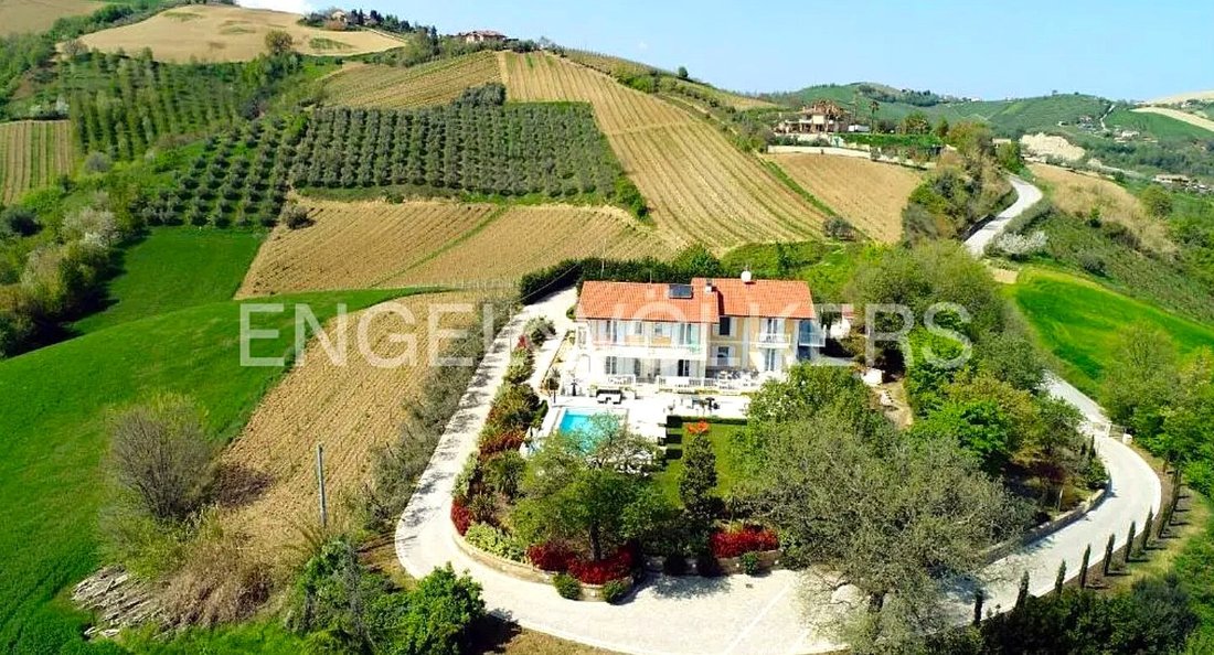 Villa in Cossignano, Marche, Italy 1 - 14502096