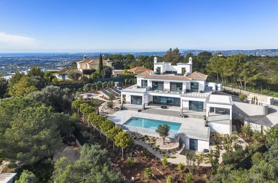 Villa in Loule (Sao Clemente), Algarve, Portugal 1 - 16068696