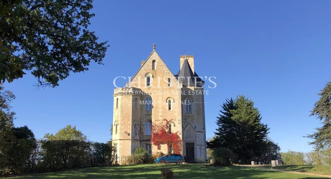 Farm Ranch in Villenave-de-Rions, Nouvelle-Aquitaine, France 1 - 16183045