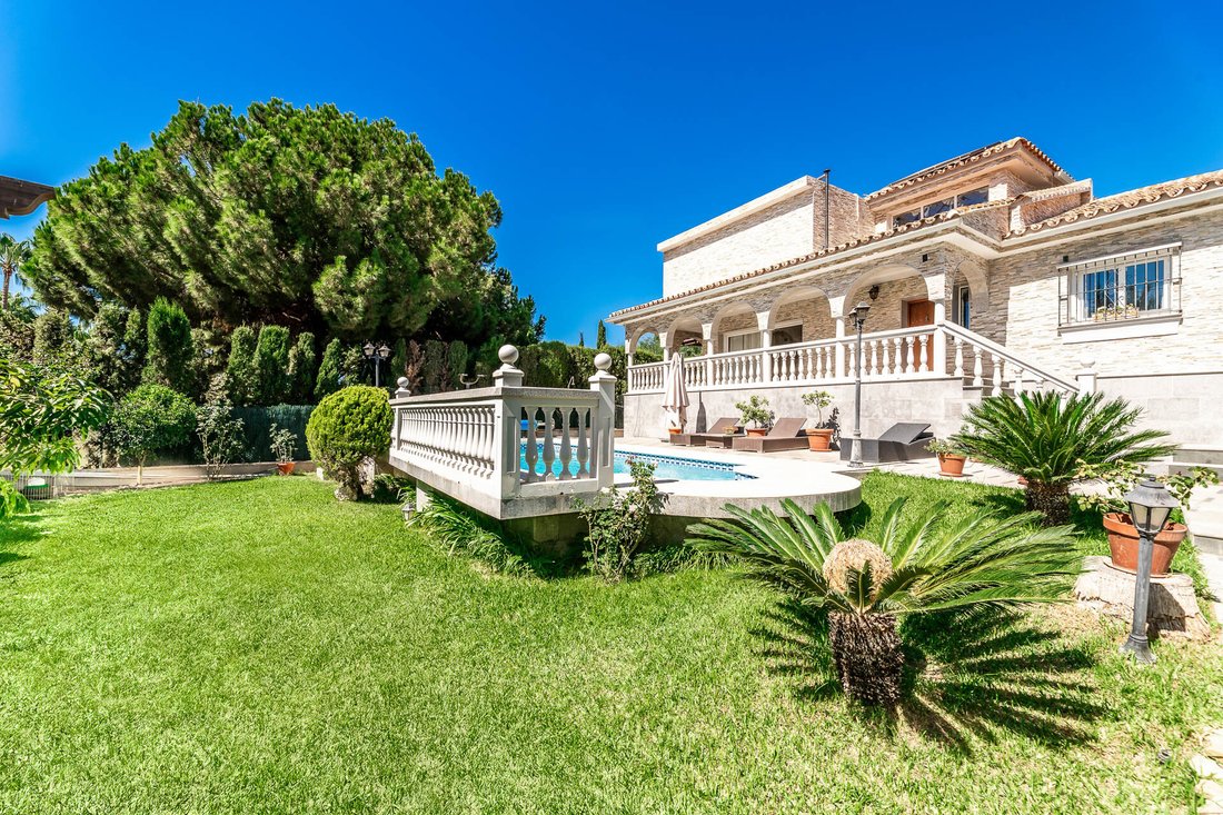 Villa in Elviria-Cabopino, Marbella, Spain 2 - 16184352