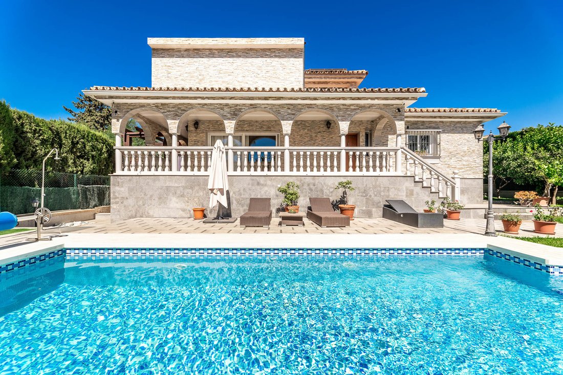 Villa in Elviria-Cabopino, Marbella, Spain 1 - 16184352