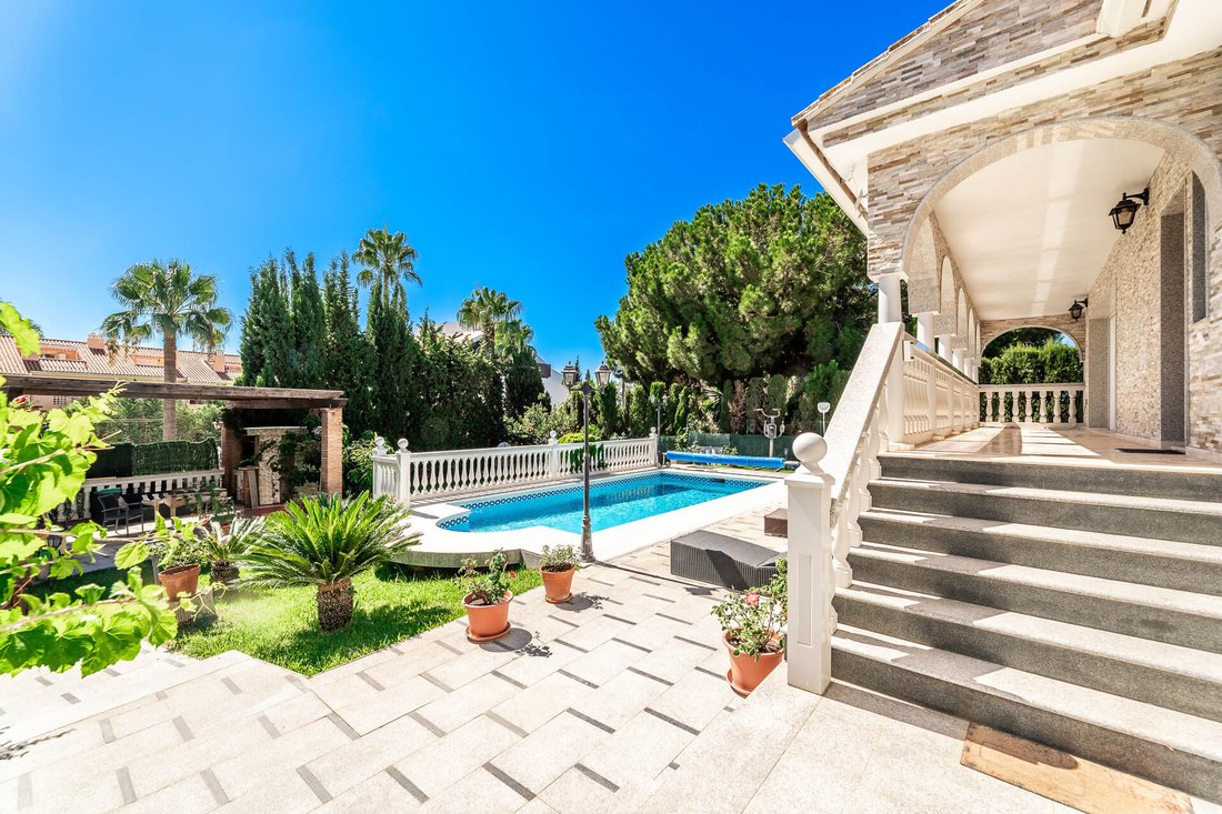 Villa in Elviria-Cabopino, Marbella, Spain 4 - 16184352