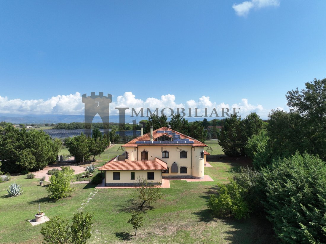 Villa in Castiglione del Lago, Umbria, Italy 1 - 16185703