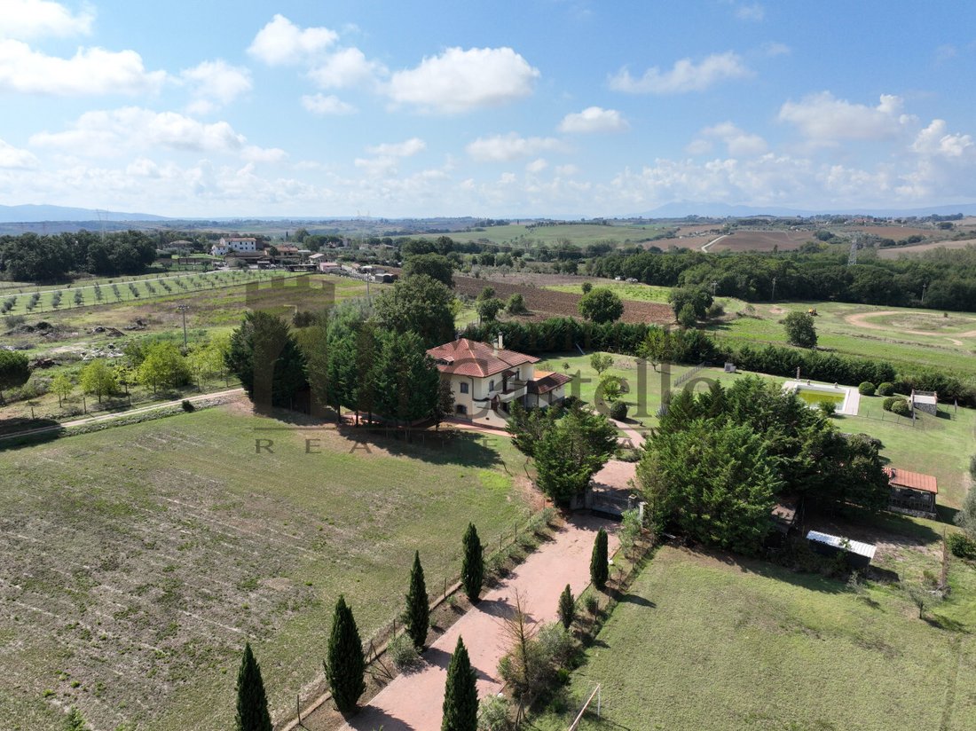 Villa in Castiglione del Lago, Umbria, Italy 3 - 16185703