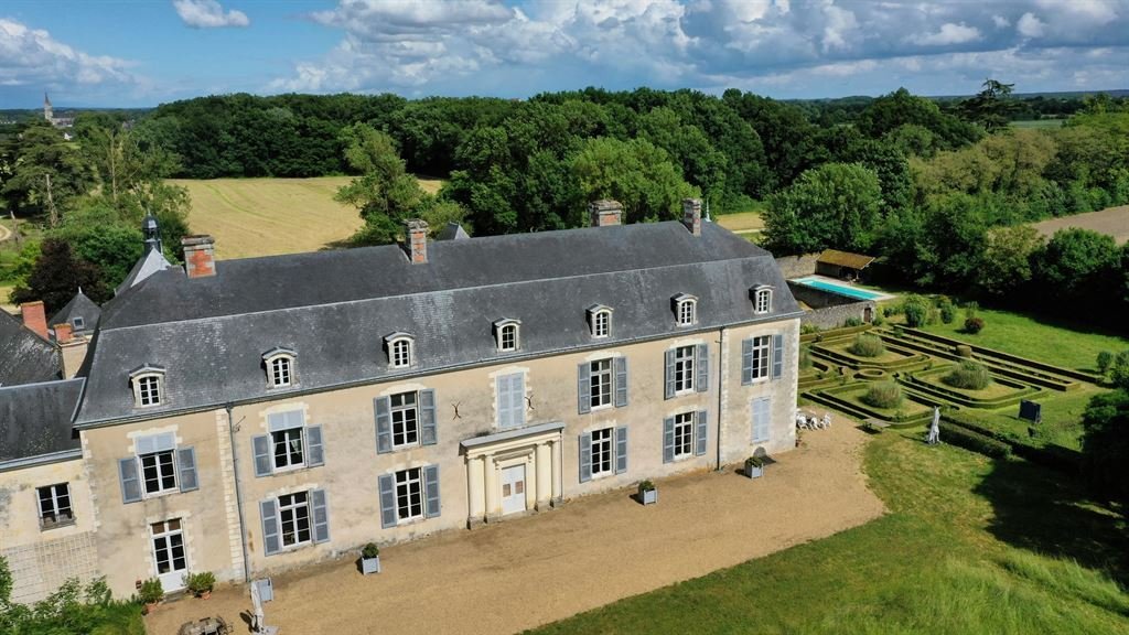 Whispers of Anjou: A 17th-Century Château’s Timeless Grandeur