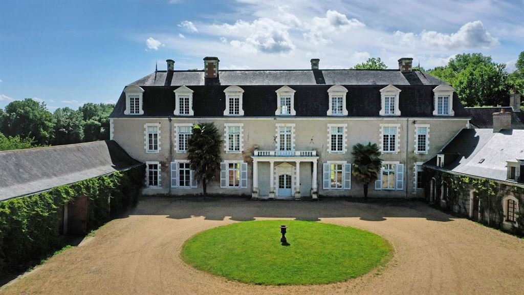 Whispers of Anjou: A 17th-Century Château’s Timeless Grandeur