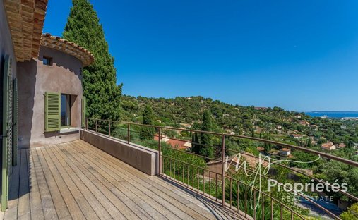 House in Nord Est, Bormes-les-Mimosas, France 1