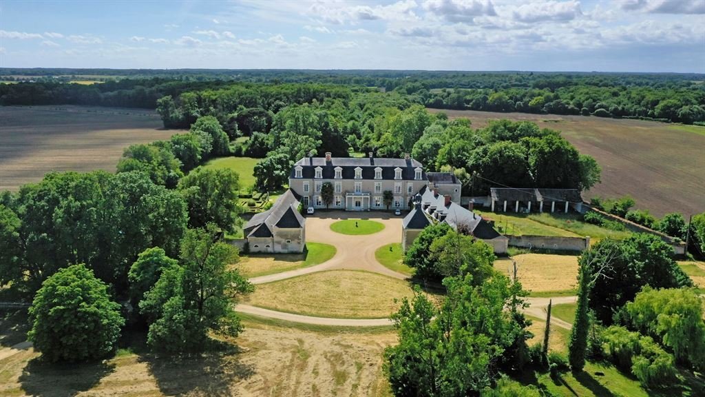 Whispers of Anjou: A 17th-Century Château’s Timeless Grandeur