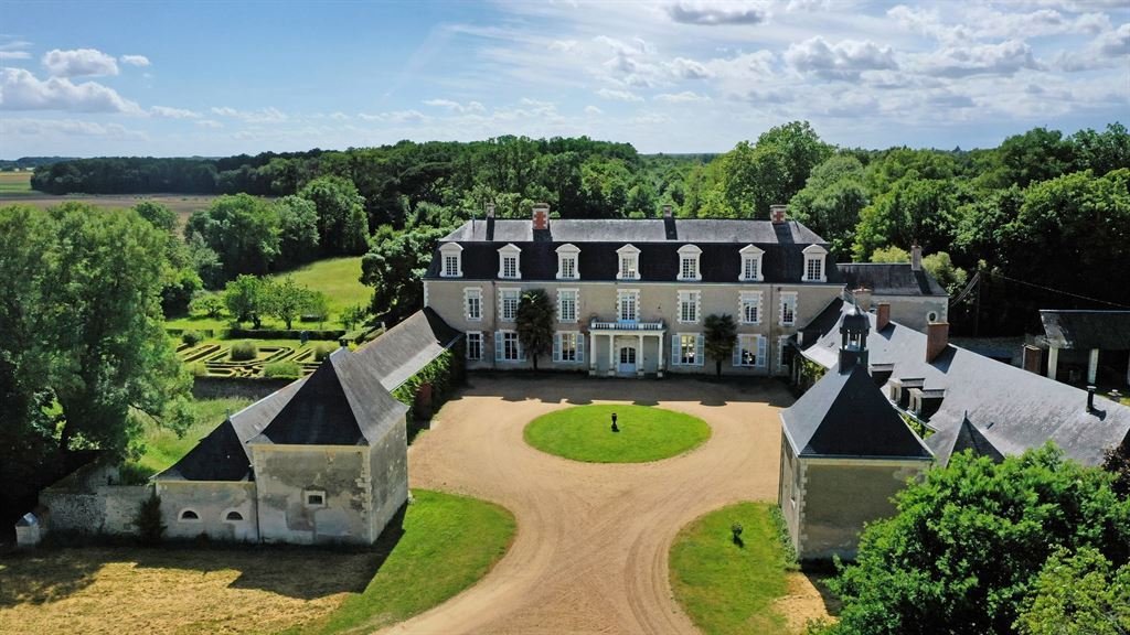 Whispers of Anjou: A 17th-Century Château’s Timeless Grandeur