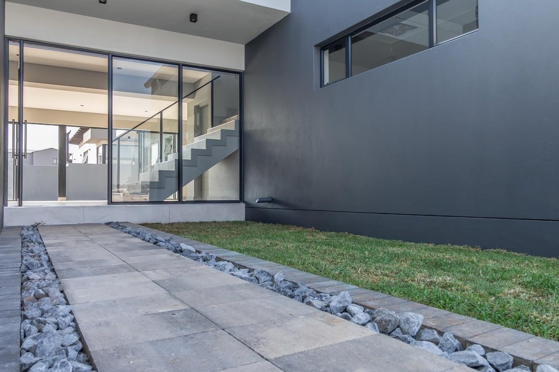 House in Halfway House Estate, Gauteng, South Africa 4 - 16186270