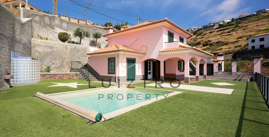 Villa in Estreito da Calheta, Madeira, Portugal 1 - 16187908