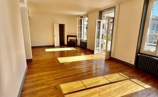 Castle for Sale in Auxerre, Bourgogne-Franche-Comté, France