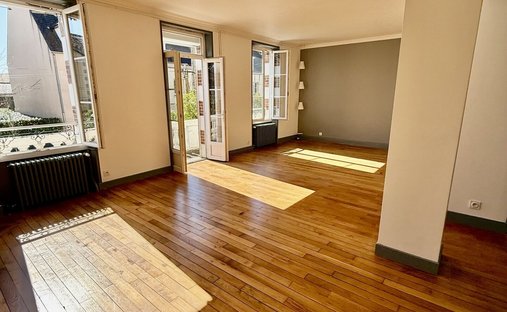 Castle for Sale in Auxerre, Bourgogne-Franche-Comté, France