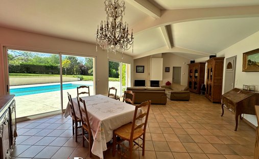 Propriété D'exception Avec 2 Maisons Indépendantes, Piscine Et Jardin Paysager