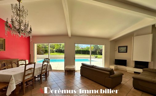 Propriété D'exception Avec 2 Maisons Indépendantes, Piscine Et Jardin Paysager