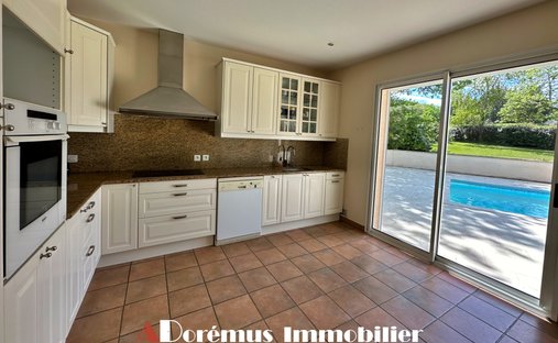 Propriété D'exception Avec 2 Maisons Indépendantes, Piscine Et Jardin Paysager