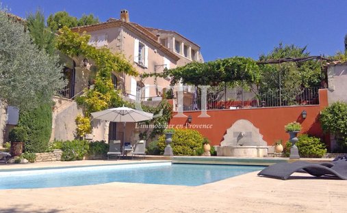 Castle for Sale in Saint-Quintin-sur-Sioule, Auvergne-Rhône-Alpes, France