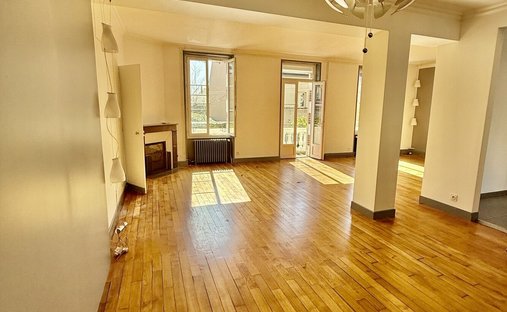 Castle for Sale in Auxerre, Bourgogne-Franche-Comté, France