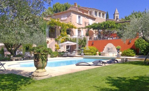 Castle for Sale in Saint-Quintin-sur-Sioule, Auvergne-Rhône-Alpes, France
