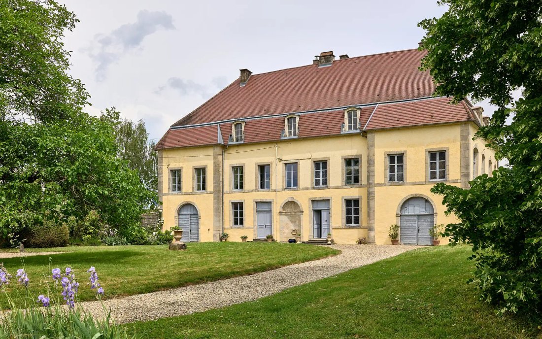 Whispers of 1771: A Bourgogne Château’s Timeless Embrace