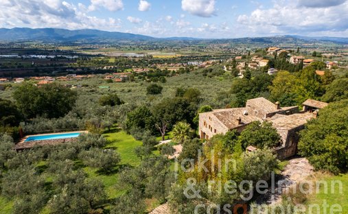 Castle for Sale in Trevi, Umbria, Italy