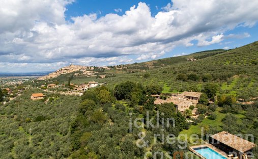 Castle for Sale in Trevi, Umbria, Italy