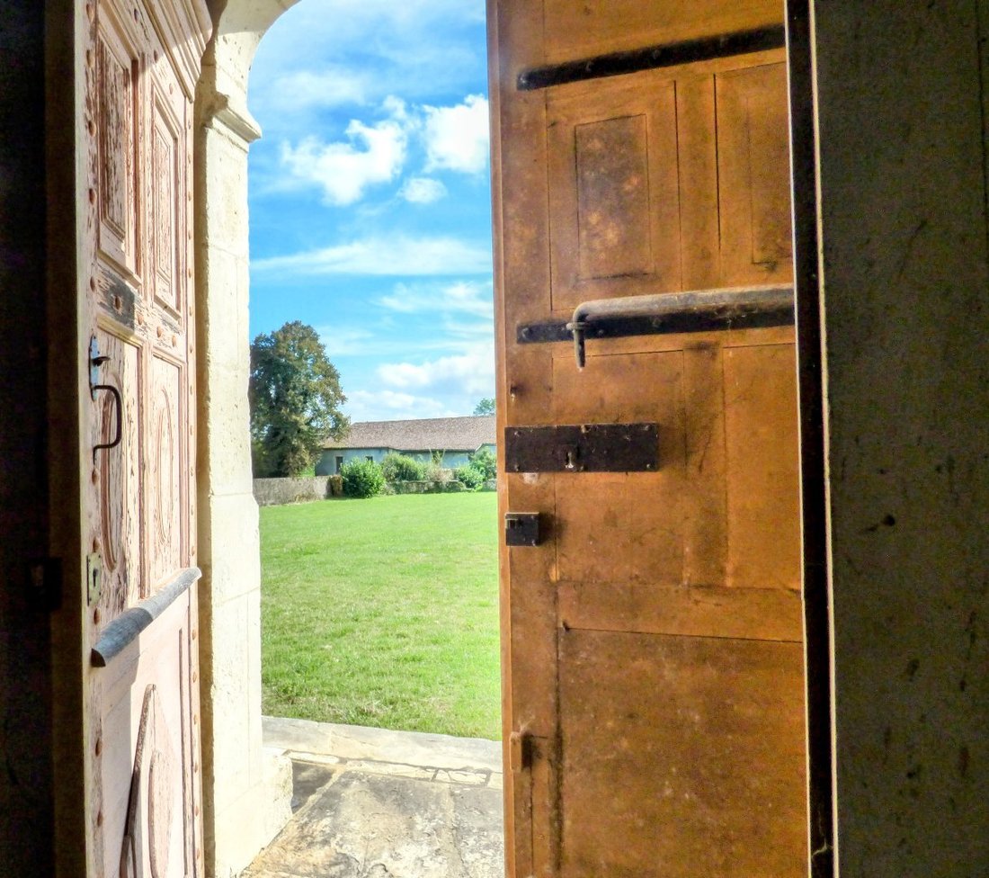 A 1206 Château’s Timeless Elegance—Where Roman Whispers Meet Baroque Grandeur