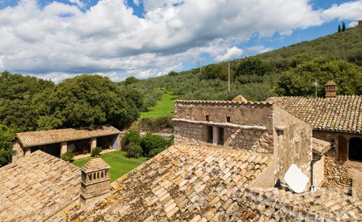 Castle for Sale in Trevi, Umbria, Italy