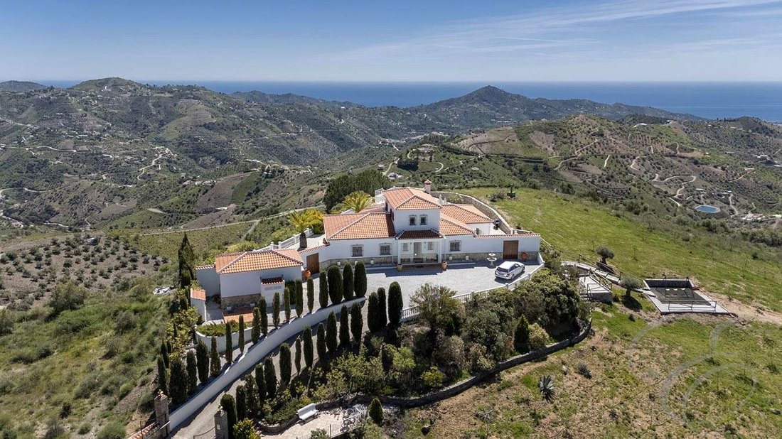 Villa in Canillas de Albaida, Andalusia, Spain 1 - 16195535