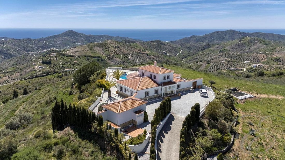 Villa in Canillas de Albaida, Andalusia, Spain 2 - 16195535