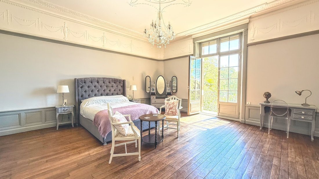 L’Éclat Art Déco: A 1920s Château Whispering Between Sunlit Gardens and Time