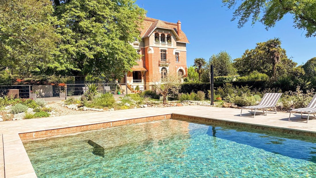 L’Éclat Art Déco: A 1920s Château Whispering Between Sunlit Gardens and Time