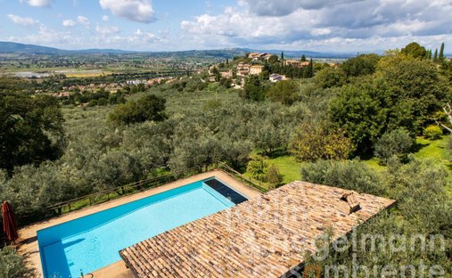 Castle for Sale in Trevi, Umbria, Italy