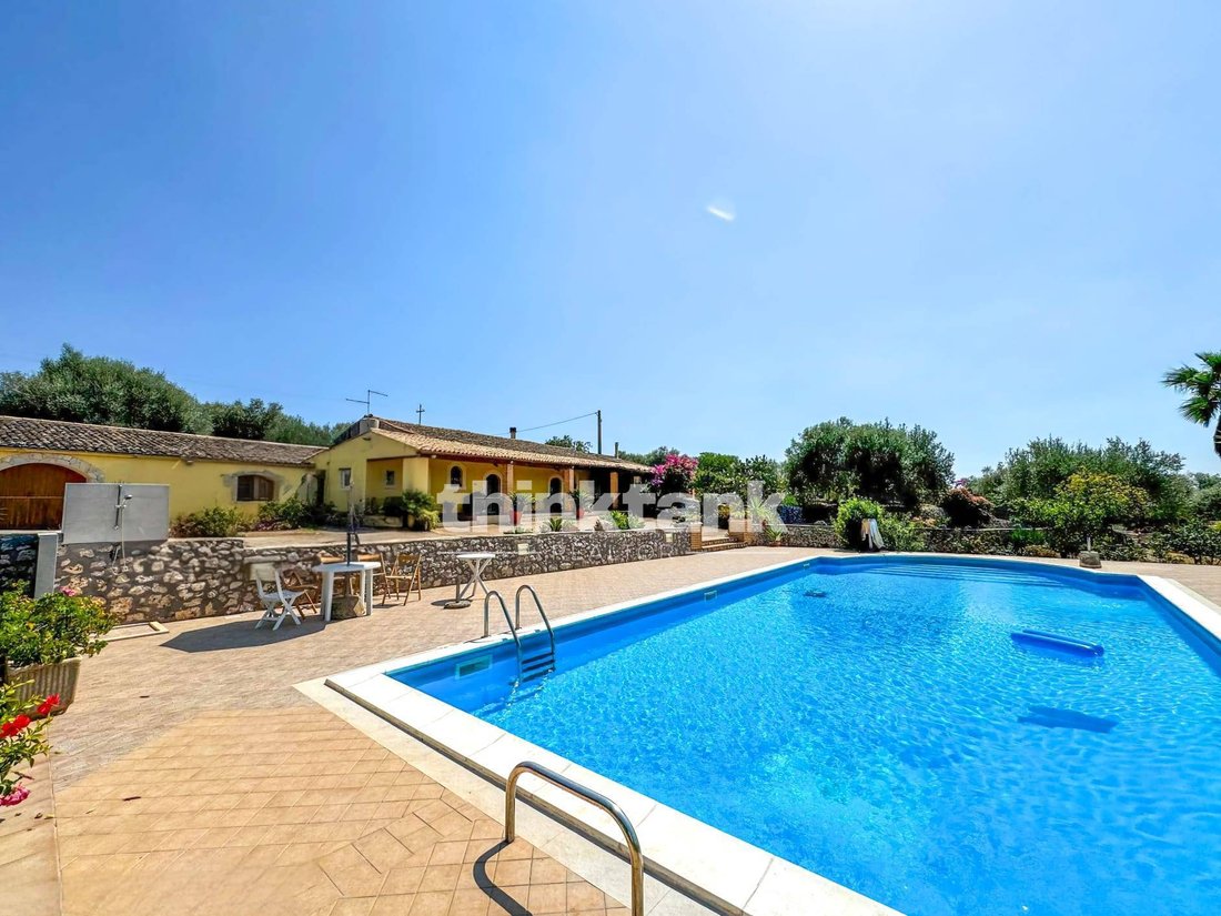 Villa in Canicattini Bagni, Sicily, Italy 1 - 16198721