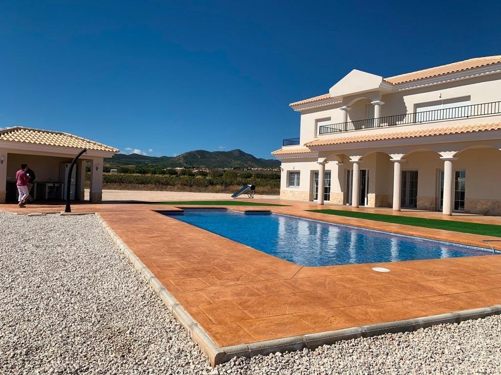 Villa in el Pinos / Pinoso, Valencian Community, Spain 2 - 16151648