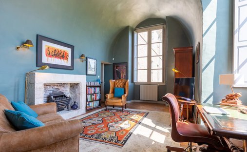 Castle for Sale in Saussignac, Nouvelle-Aquitaine, France