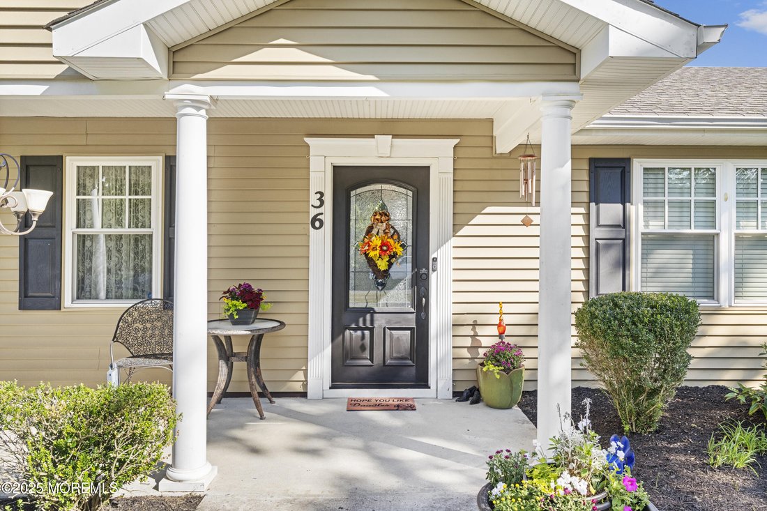House in Lincroft, New Jersey, United States 4 - 16136552