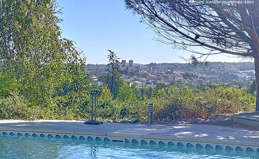 The Aristocratic Chateau Of Beechwood