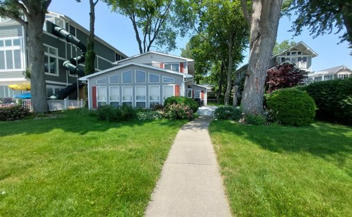 House in Edwardsburg, Michigan, United States 1